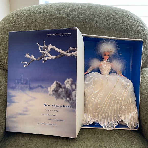 Barbie: Enchanted Season Collection - Picture 3 of 5